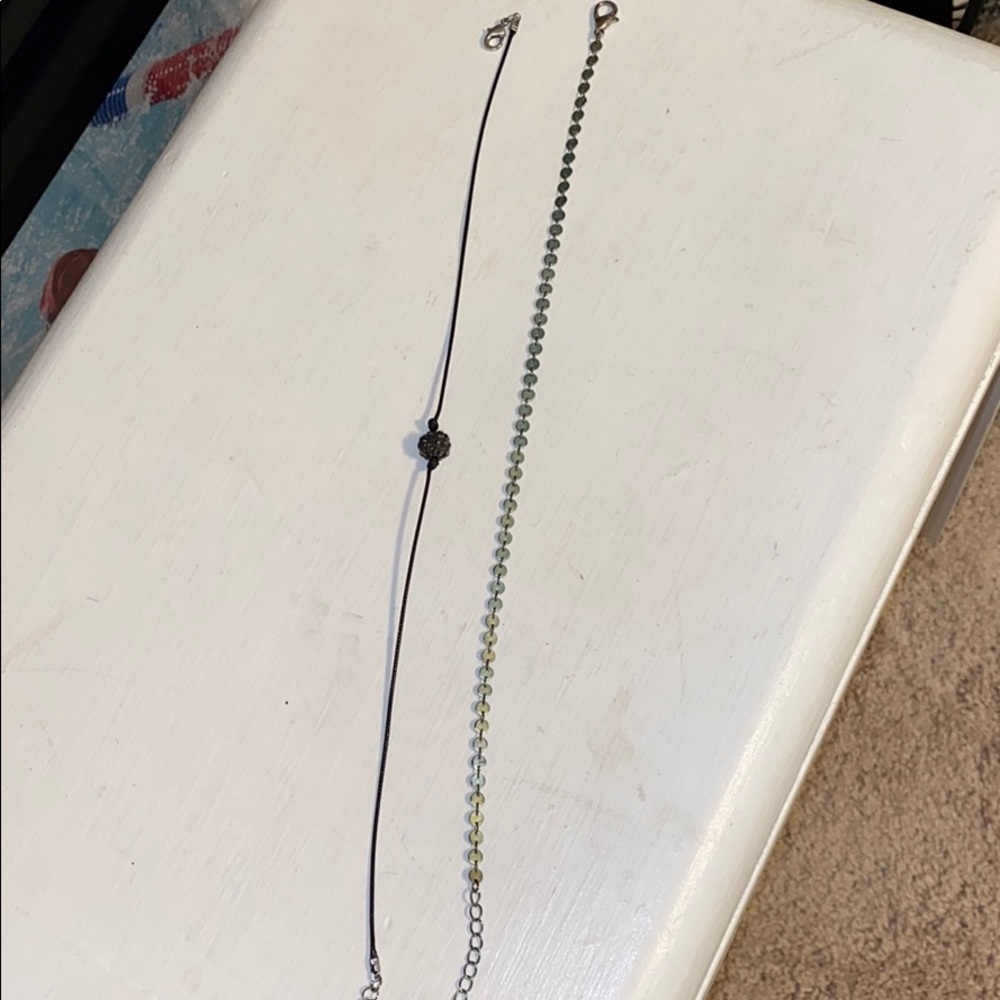 2 choker necklaces🌟